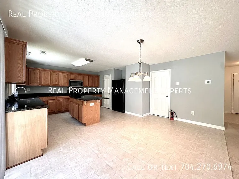 10834 Glenluce Ave — Photo 6