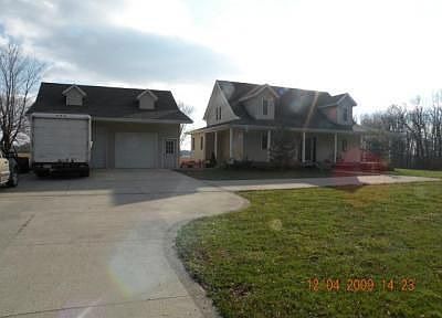 2nd image of 523 Lake Shore Dr