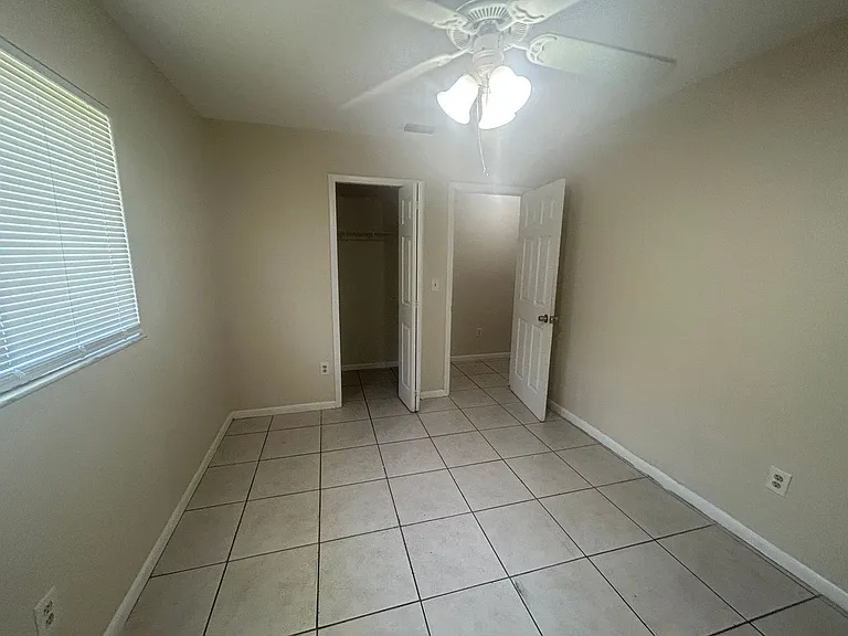 215-217 SE 23rd Pl — Photo 7