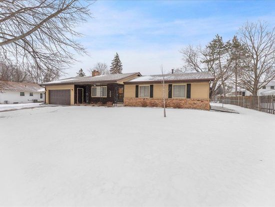 3009 W 100th St, Bloomington, MN 55431