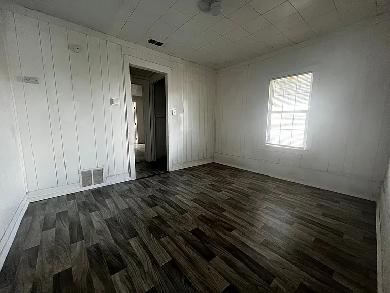 455 W Scott St — Photo 8