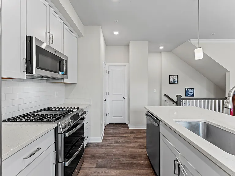 2410 Stella Pl #2 — Photo 16