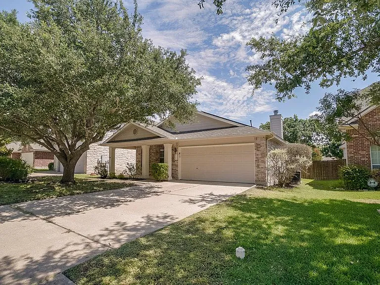 2724 Kickapoo Cavern Dr — Photo 3