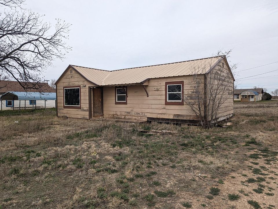 207 11th St, Ralls, TX 79357 MLS 202402846 Zillow