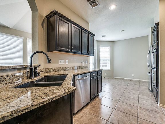 3rd image of 14935 Gateview Dr