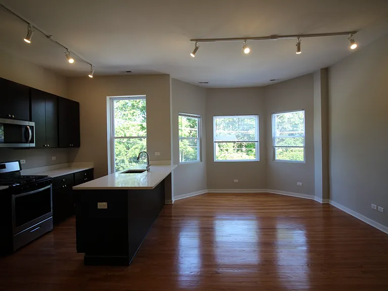 1801-03 W School St — Photo 1