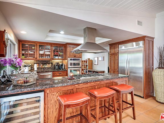 5th image of 2433 Country Club Dr