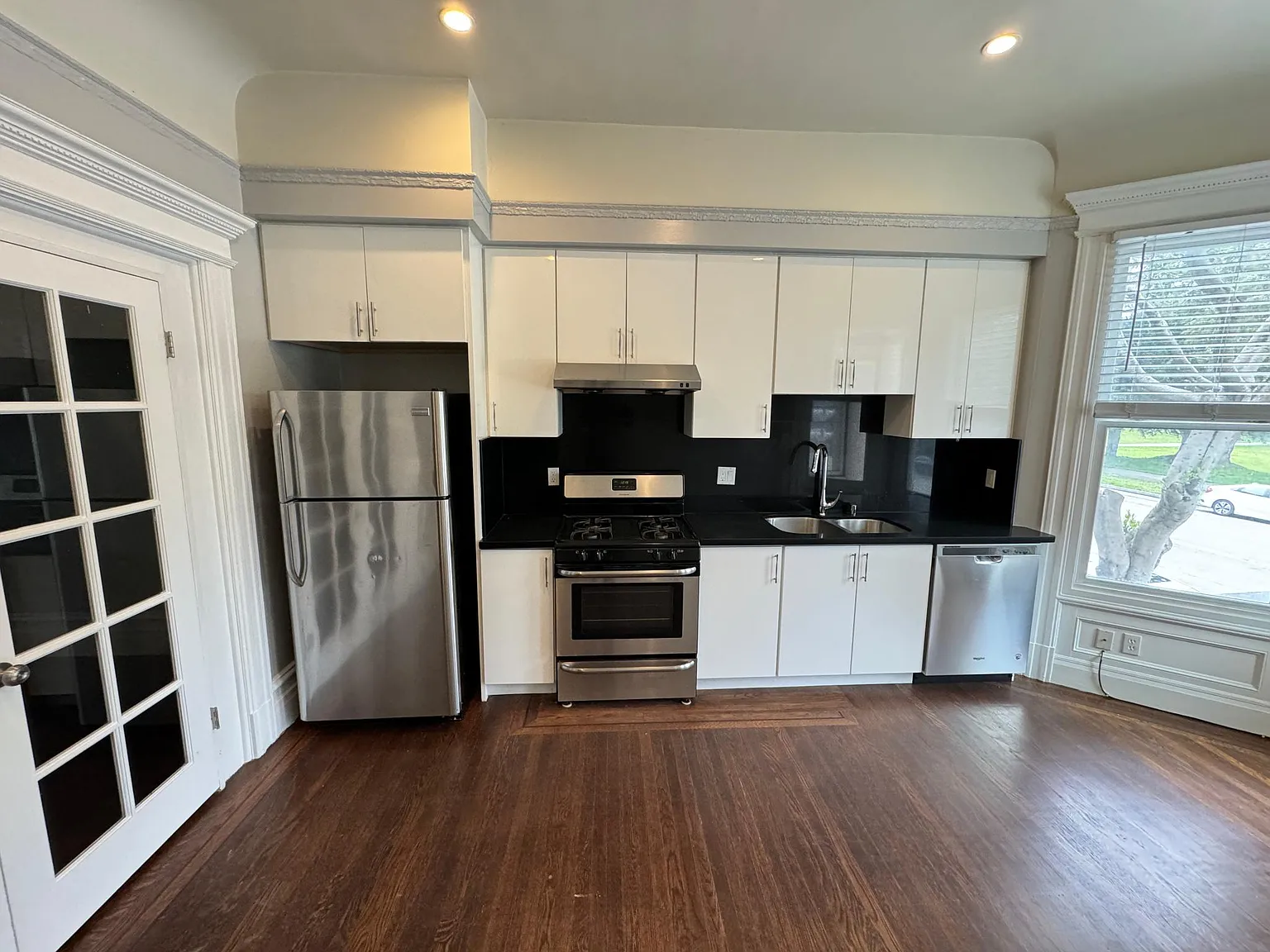 Studio, 420 sqft, $2,650 — Photo 2