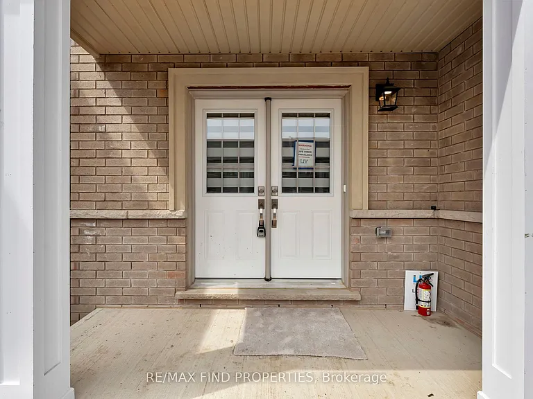 21 Dennis Ave — Photo 4