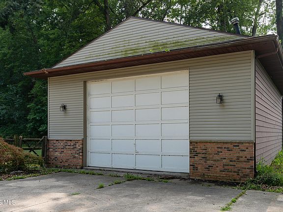 3rd image of 10705 Maumee Western Rd