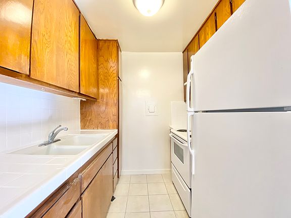 4th image of 1320 Armacost Ave #2