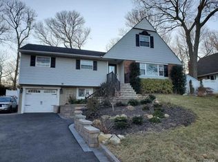 37 Dorothy Ln, Kings Park, NY 11754