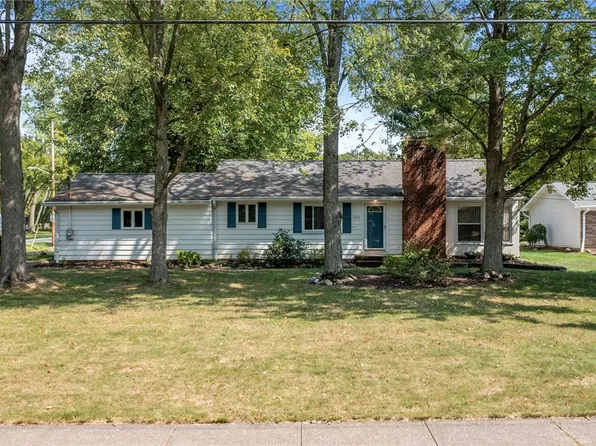4529 Lansing Dr, North Olmsted, OH 44070