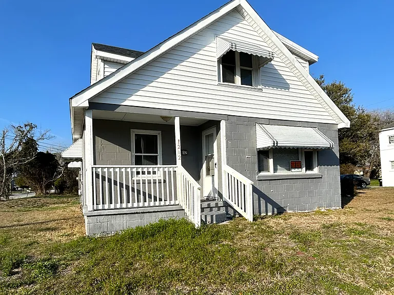 1212 Fisher St — Photo 2