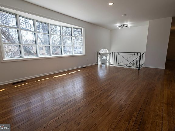 5th image of 19 Herrington Dr