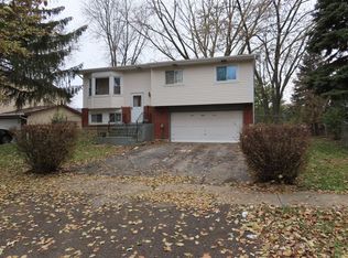 337 Lyons Rd, Bolingbrook, IL 60440