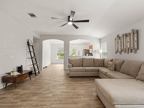 5th image of 340 Feathergrass Dr