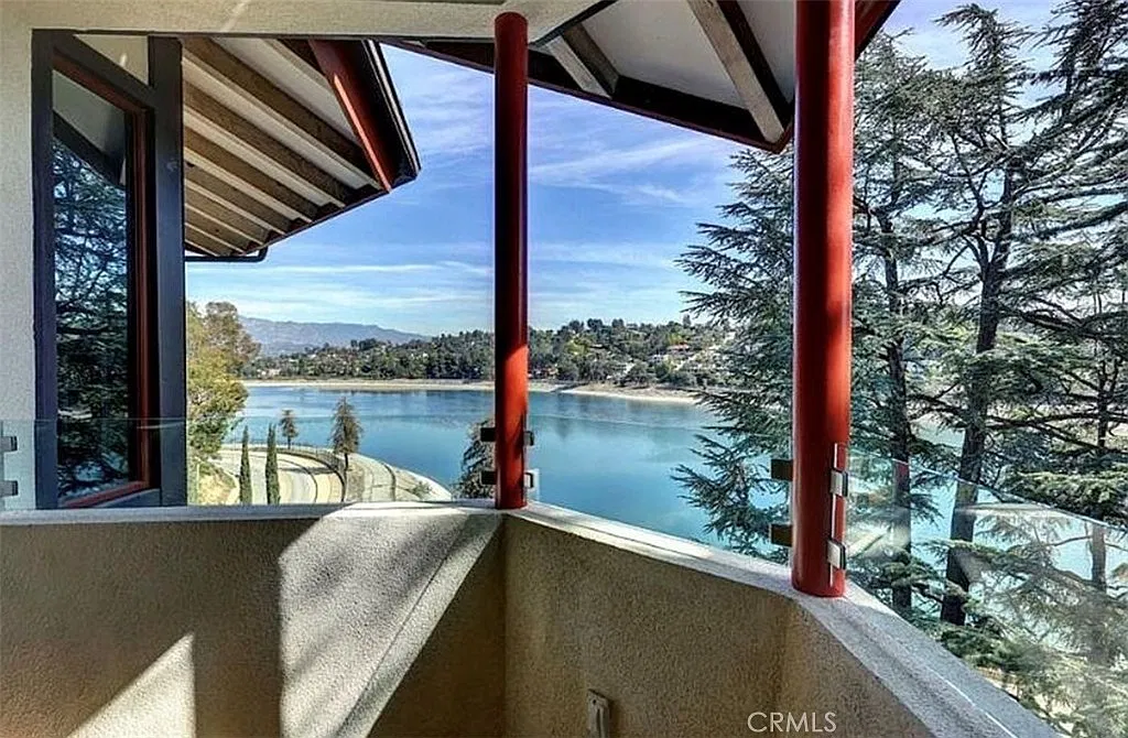 5 bed, 4973 sqft, $13,750 — Photo 1