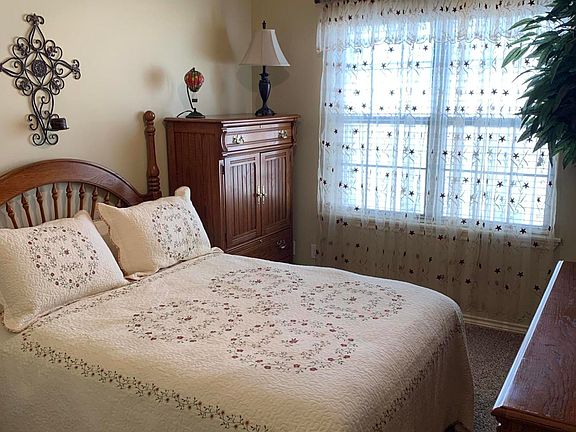5th image of 1011 Rosenda Ln