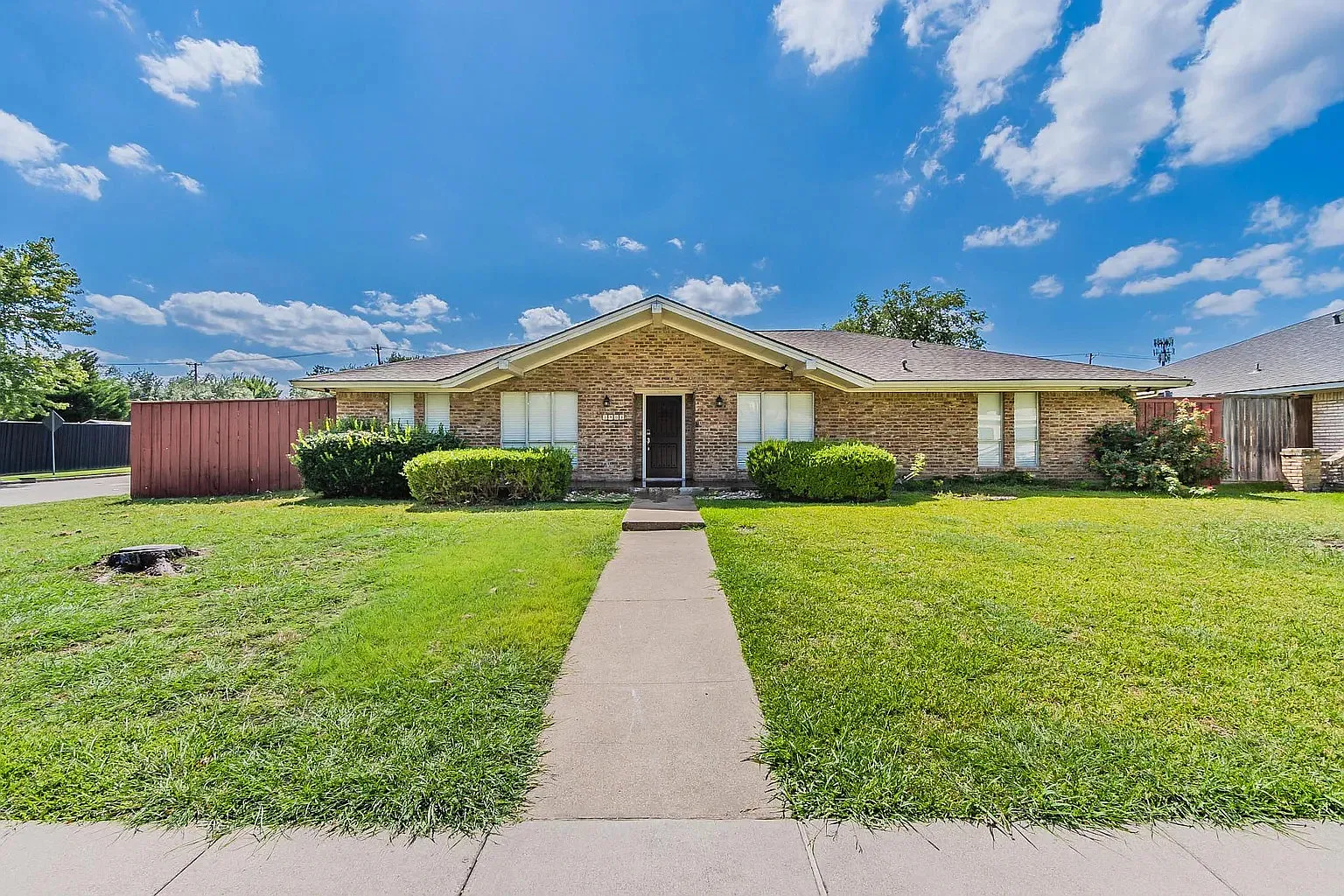 4 bed, 2268 sqft, $4,990 — Photo 2