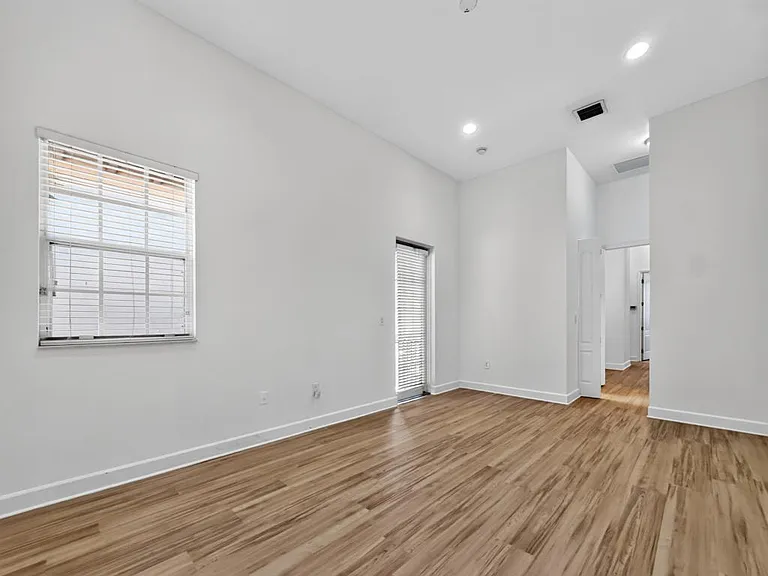 625 SW 146th Ter — Photo 13