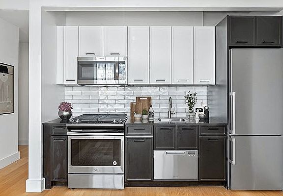 4th image of 67 Wall St APT 5N