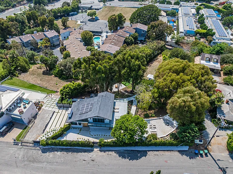 3525 Coast View Dr — Photo 21