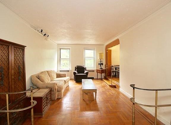 4th image of 601 Pelham Pkwy N APT 307