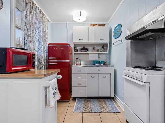 3rd image of 210 Aberina St APT F2