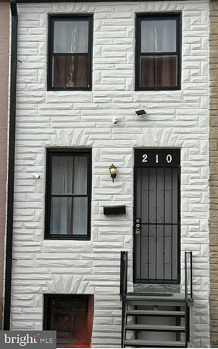 1st image of 210 S Carey St