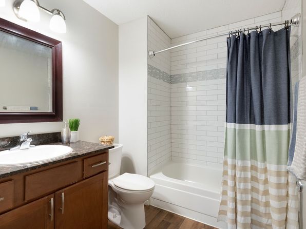 Shannon Glen Townhomes | 14600 Shannon Pkwy, Rosemount, MN