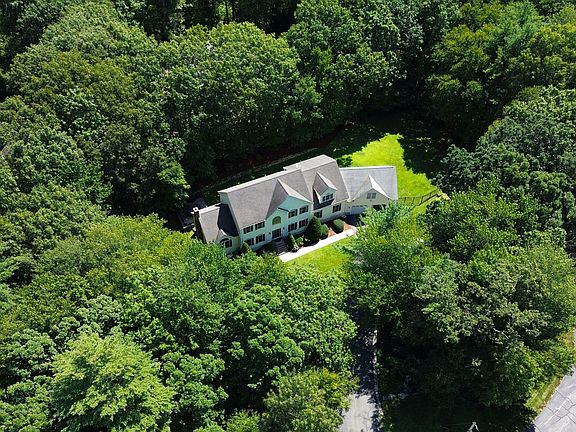 3rd image of 8 Karen Ln