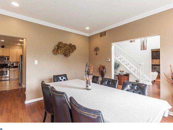 3rd image of 111 Windingbrook Rd