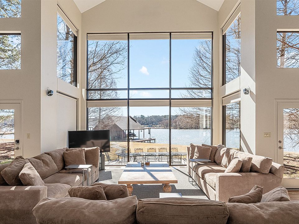 1st image of 375 Eagle Point Dr W