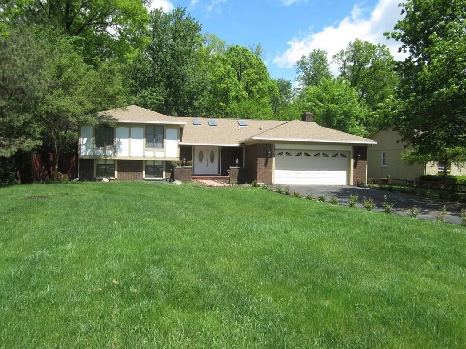 4 bed, 2234 sqft, $2,550 — Photo 2