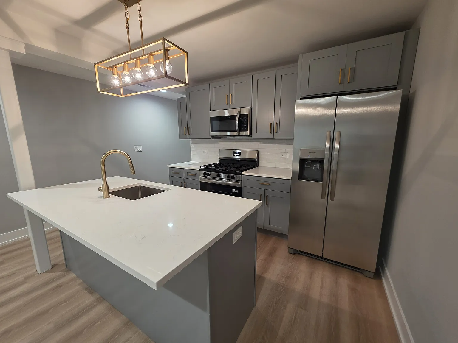 3 bed, 1500 sqft, $4,025 — Photo 2