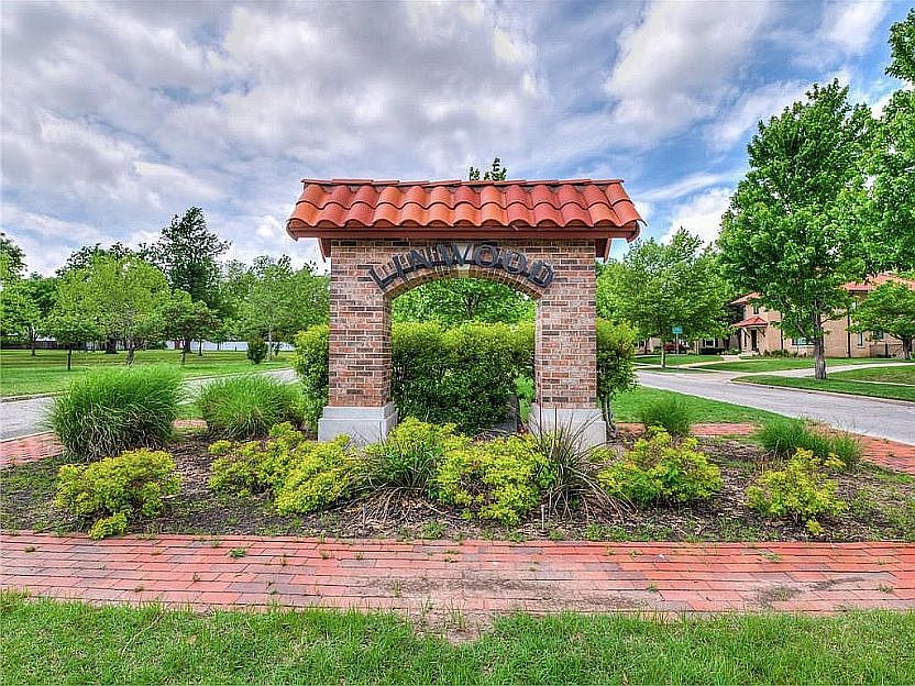 Neighborhood Entrance