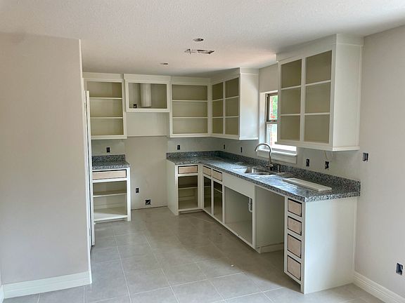 3rd image of 609 Tall Timber Dr