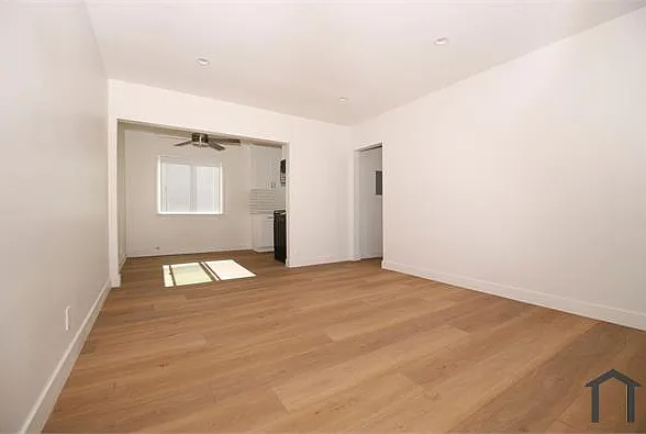 14115 Gilmore St #6 — Photo 5