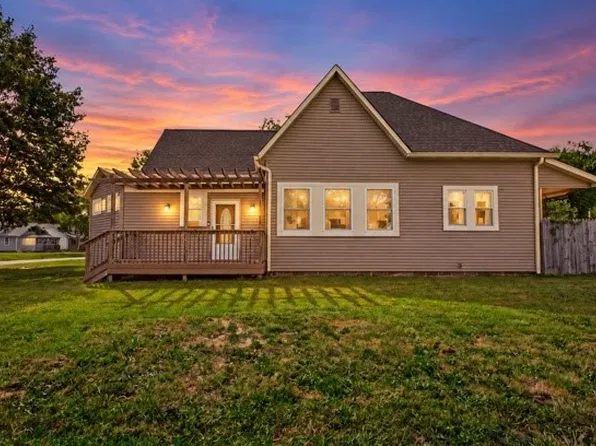 2800 Shelby Ave, Mattoon, IL 61938