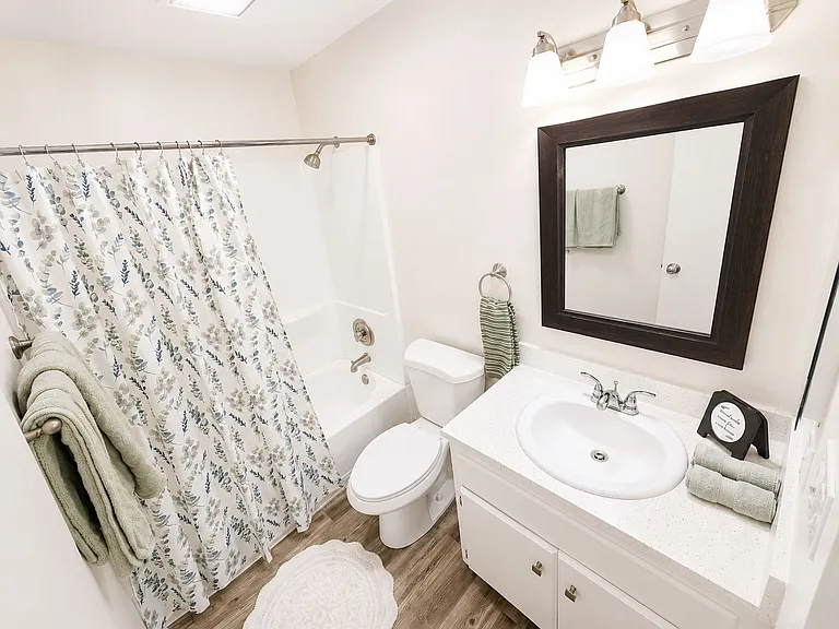 Greentree Apartments — Photo 31