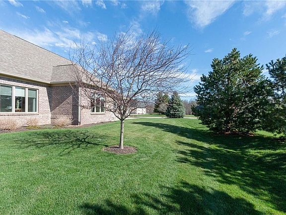 3rd image of 323 Fox Trail Dr