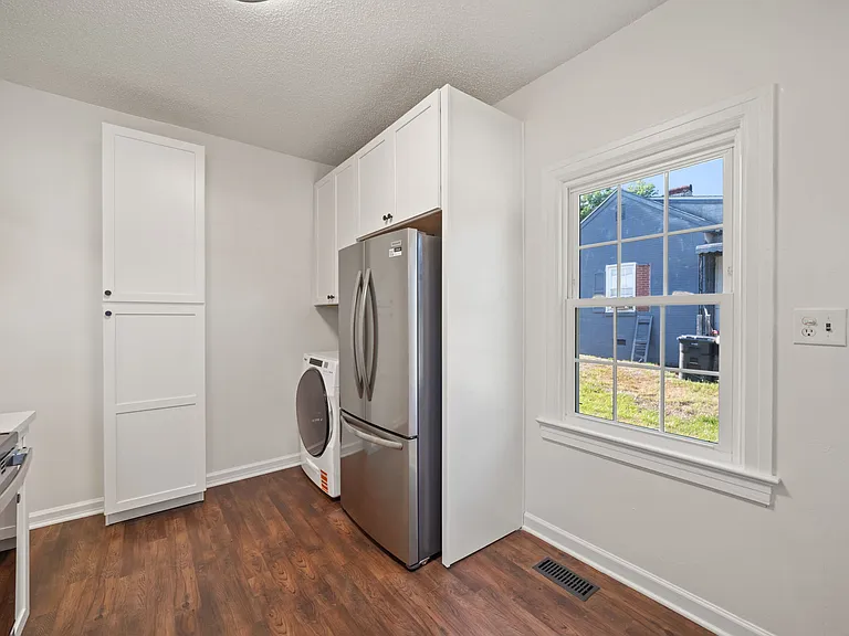 2312 Maple St — Photo 9