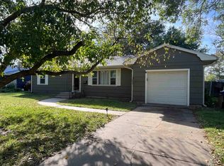 419 N Chestnut St, Lindsborg, KS 67456