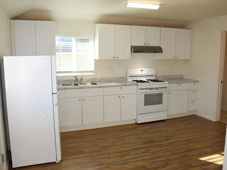 222 1/2 E California Ave — Photo 2