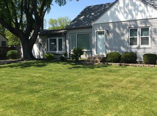875 Lovell Ave, Roseville, MN 55113