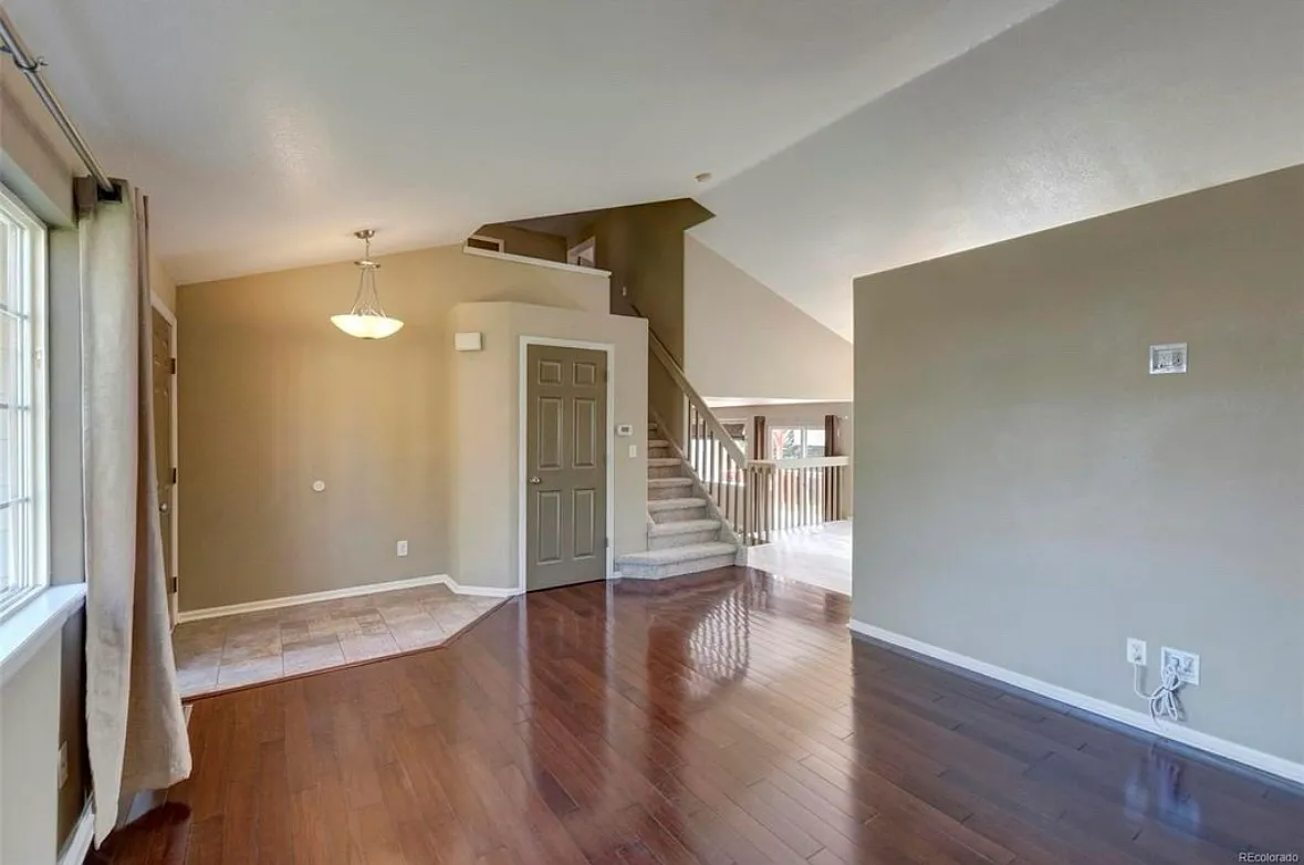 3 bed, 2001 sqft, $2,900 — Photo 2