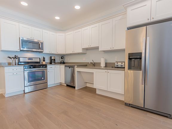 4th image of 8609 Landis Ave #201