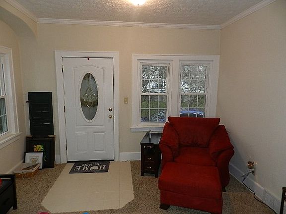 5th image of 440 Elmwood Dr