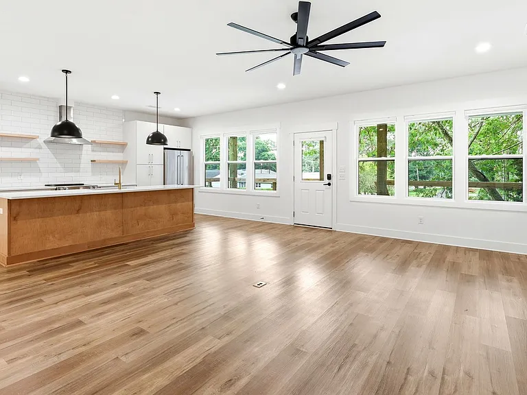 213 Myrtle Ave — Photo 13